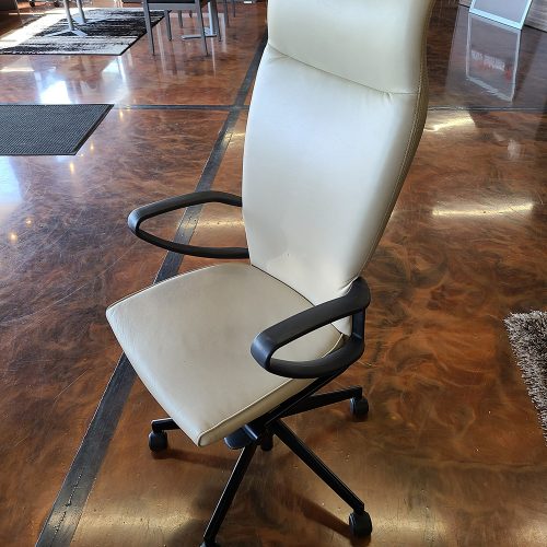 https://www.hestersoffice.com/wp-content/uploads/Used-Hayworth-Cream-Leather-High-Back-Chair-500x500.jpg
